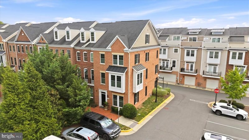 402 Haupt Sq SE, Leesburg, VA 20175
