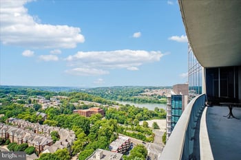 1881 N Nash St #PH8, Arlington, VA 22209