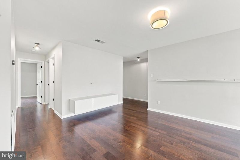 12114 Green Leaf Ct #202, Fairfax, VA 22033