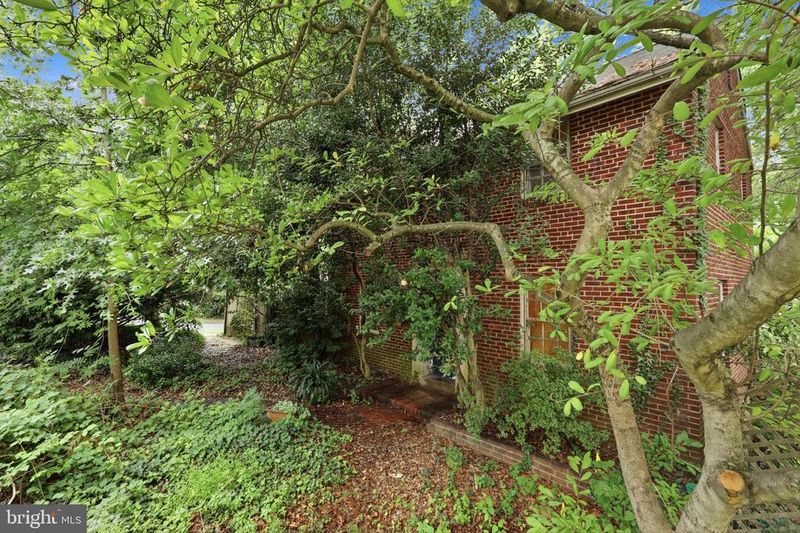 1200 N Powhatan St, Arlington, VA 22205