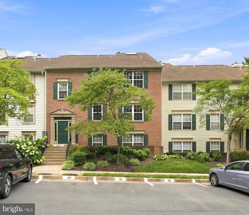 12114 Green Leaf Ct #202, Fairfax, VA 22033