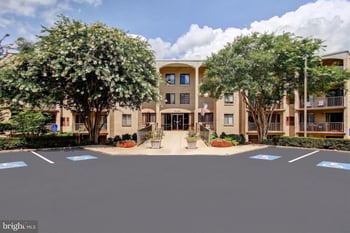 7425 Democracy Blvd #114, Bethesda, MD 20817