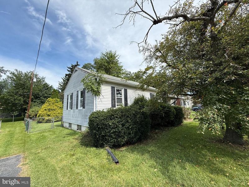 525 Grant Pl, Frederick, MD 21702