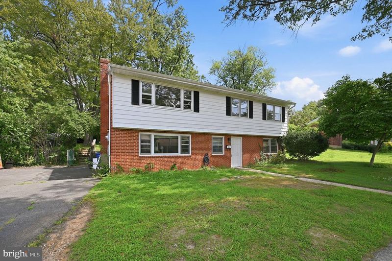 4211 University Dr, Fairfax, VA 22030