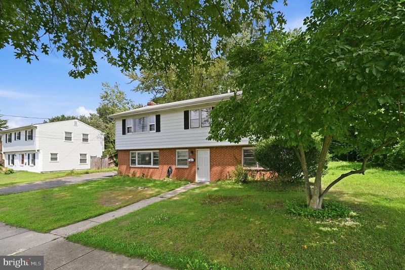 4211 University Dr, Fairfax, VA 22030