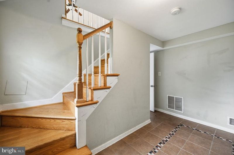 4211 University Dr, Fairfax, VA 22030