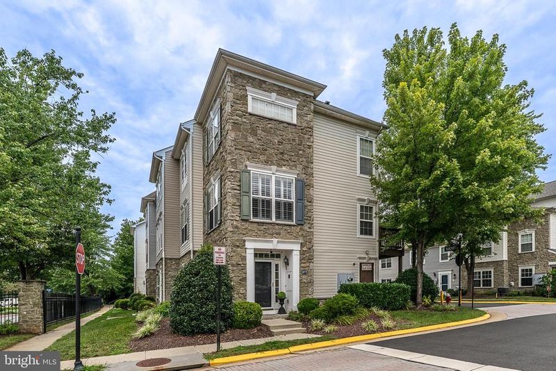 21775 Bancroft Ct, Ashburn, VA 20147
