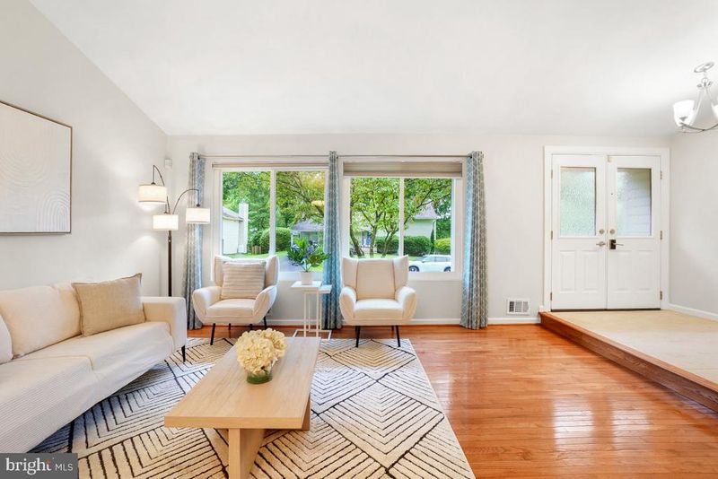 18221 Mehrens Ter, Olney, MD 20832
