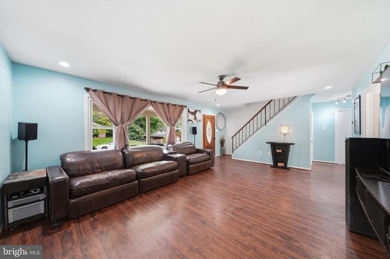16010 Pond Meadow Ln, Bowie, MD 20716