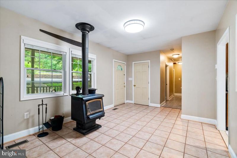 7622 Black Rd, Thurmont, MD 21788