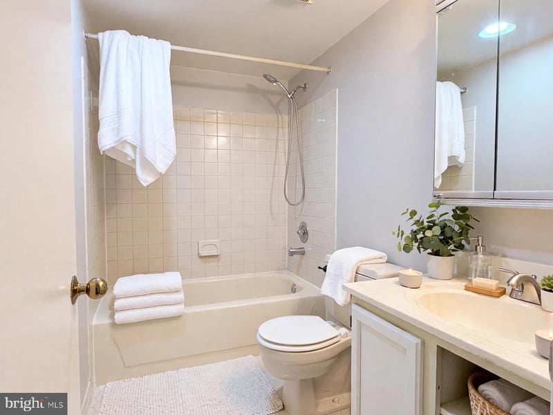 801 N Howard St #568, Alexandria, VA 22304