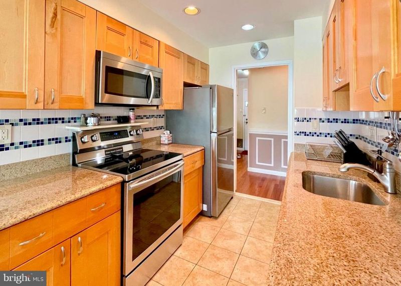 2817 Jermantown Rd #307, Oakton, VA 22124