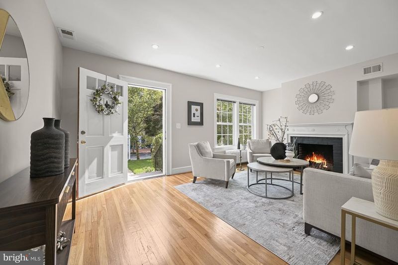 3527 R St NW, Washington, DC 20007