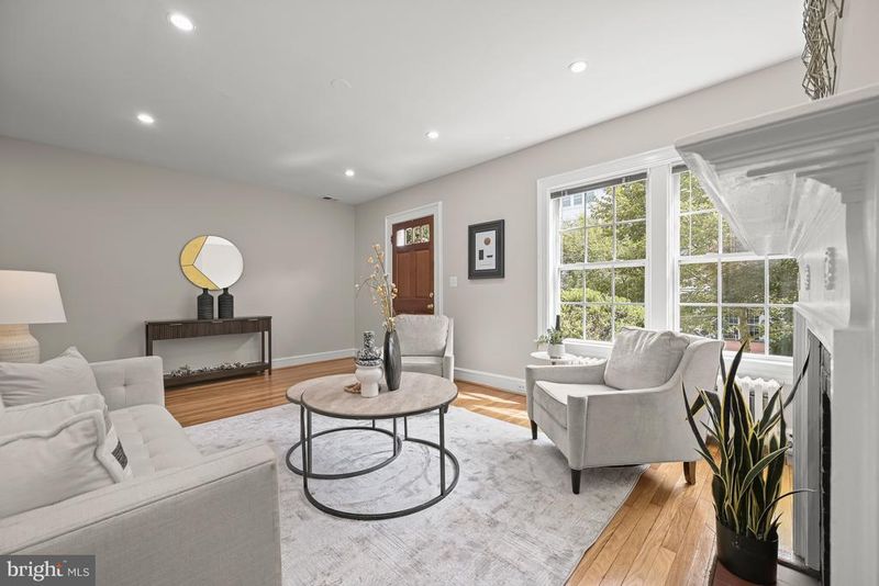 3527 R St NW, Washington, DC 20007