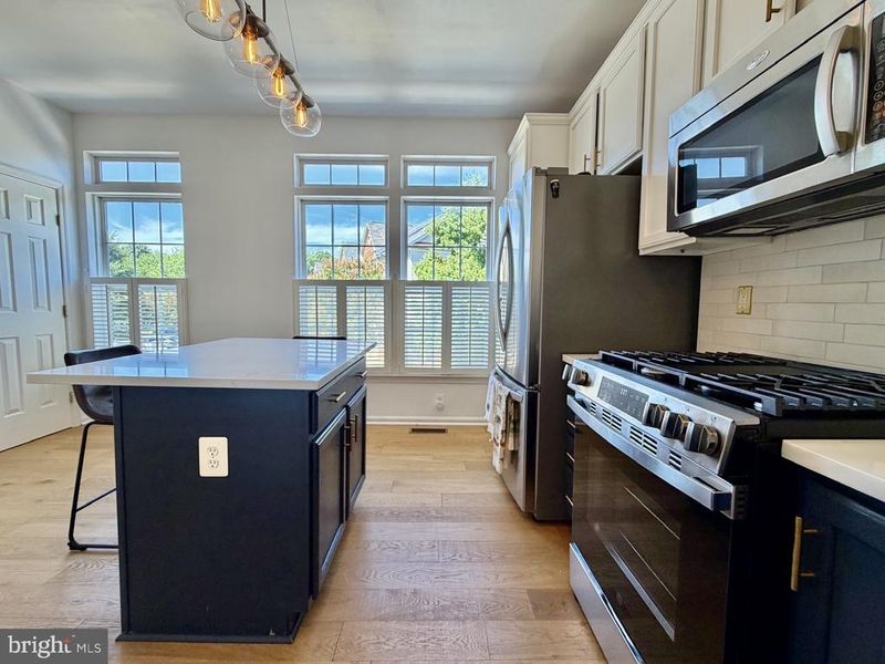 2908 Huntington Grove Sq, Alexandria, VA 22306