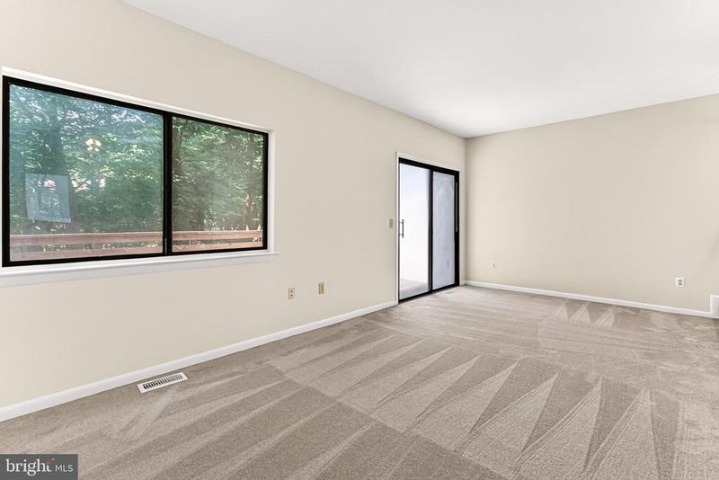 11859 Coopers Ct, Reston, VA 20191