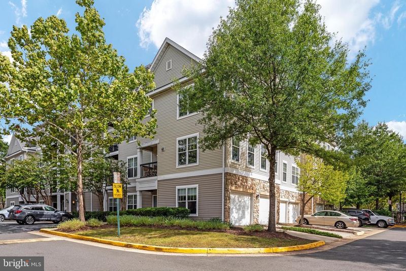 13379 Connor Dr #T, Centreville, VA 20120