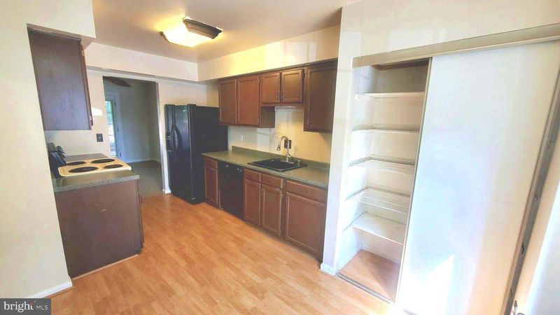 12933 Pickering Dr, Germantown, MD 20874