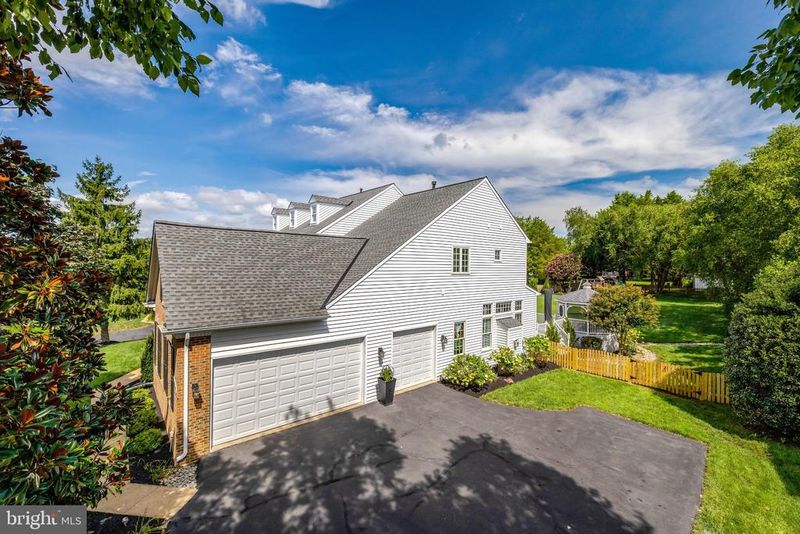 13520 Heritage Farms Dr, Gainesville, VA 20155