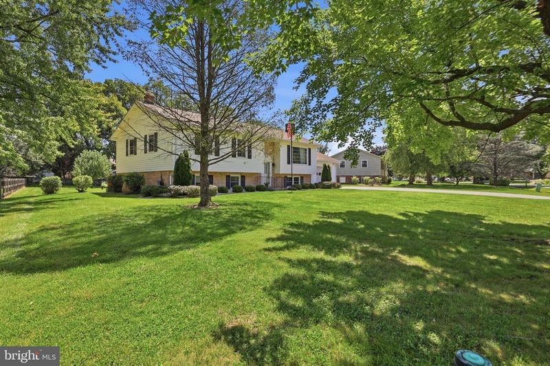 8117 Runnymeade Dr, Frederick, MD 21702