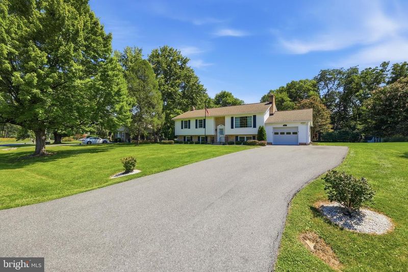 8117 Runnymeade Dr, Frederick, MD 21702