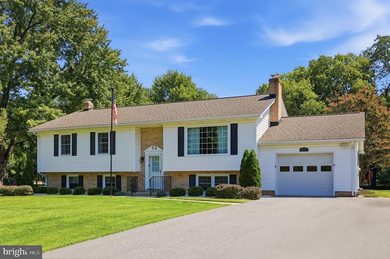 8117 Runnymeade Dr, Frederick, MD 21702