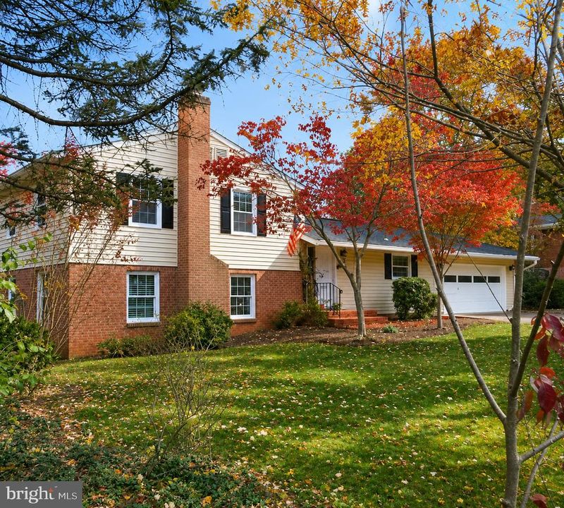 4628 Guinea Rd, Fairfax, VA 22032