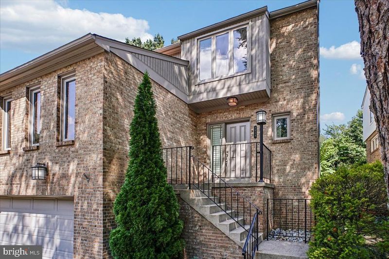 9938 Great Oaks Way, Fairfax, VA 22030