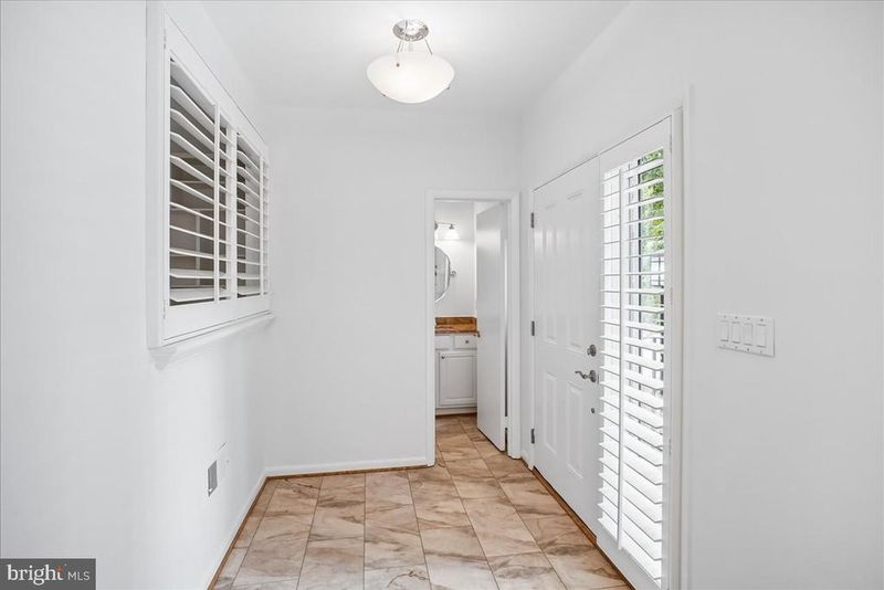 9938 Great Oaks Way, Fairfax, VA 22030