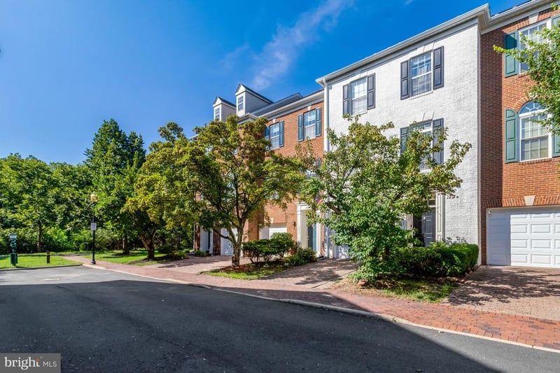 5033 Murtha St, Alexandria, VA 22304