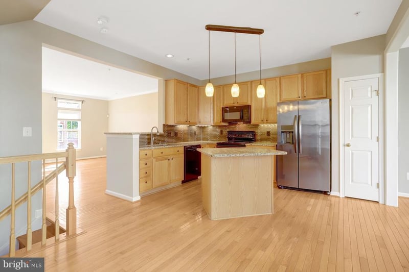 5033 Murtha St, Alexandria, VA 22304