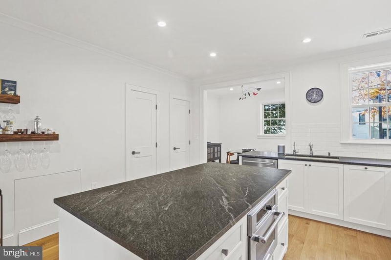 1920 35th St NW, Washington, DC 20007