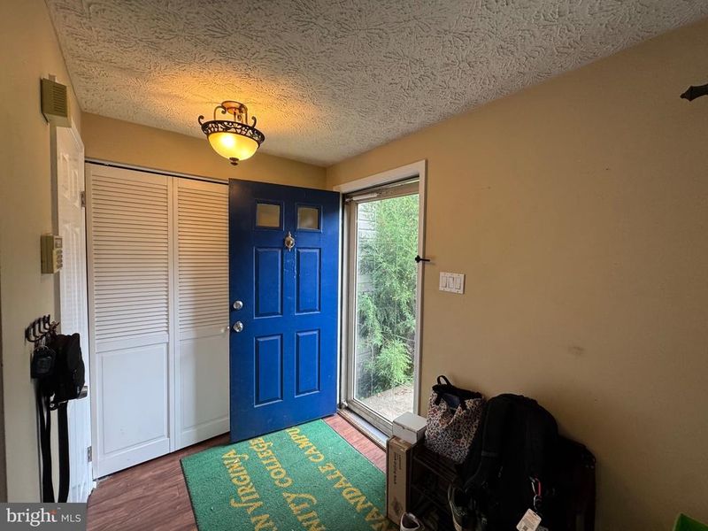 7558 Aspenpark Rd, Lorton, VA 22079