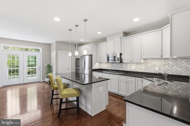 6189 Royal Crest Ln, Alexandria, VA 22310