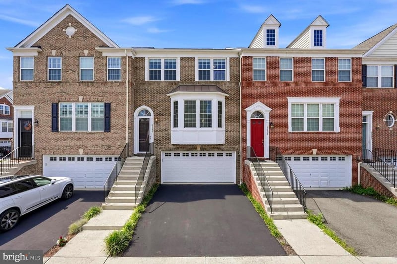 6189 Royal Crest Ln, Alexandria, VA 22310