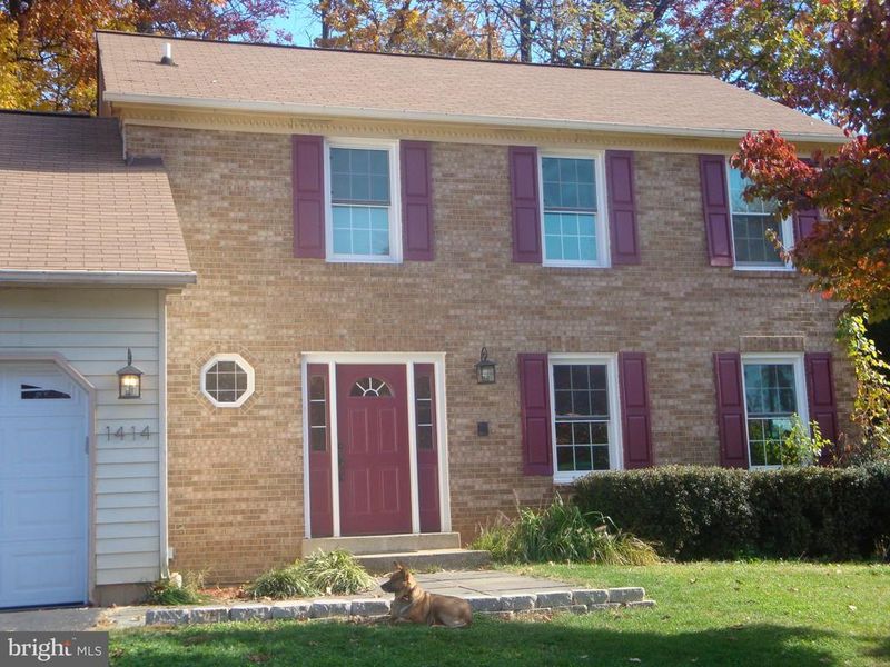 1414 Bayshire Ln, Herndon, VA 20170