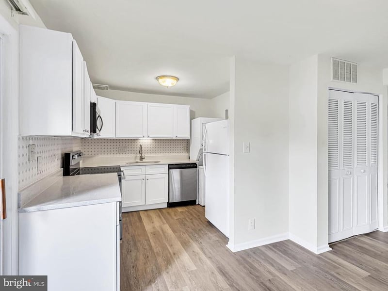 226 N Auburn Dr, Sterling, VA 20164