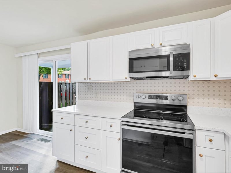 226 N Auburn Dr, Sterling, VA 20164