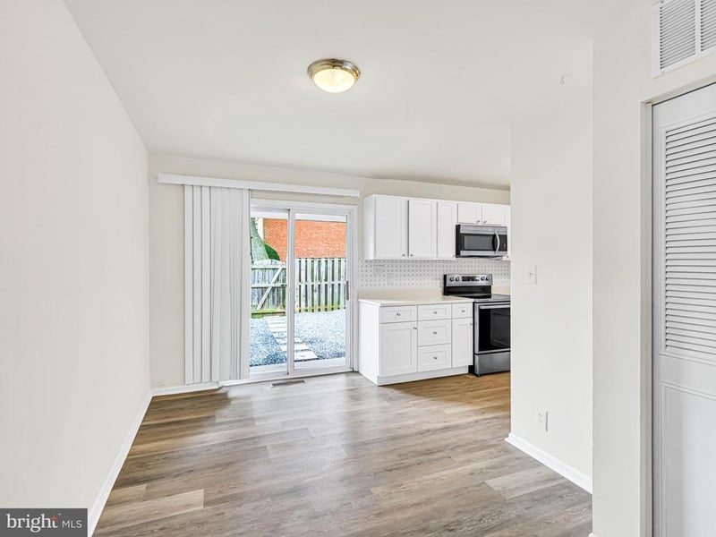 226 N Auburn Dr, Sterling, VA 20164
