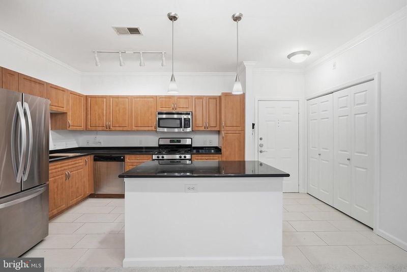 12933 Centre Park Cir #201, Herndon, VA 20171