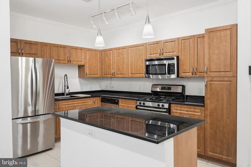 12933 Centre Park Cir #201, Herndon, VA 20171