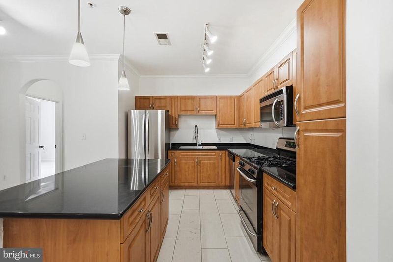 12933 Centre Park Cir #201, Herndon, VA 20171