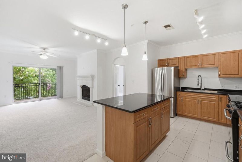 12933 Centre Park Cir #201, Herndon, VA 20171