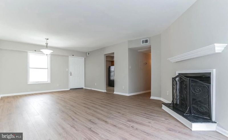 3179 Summit Square Dr #2-E6, Oakton, VA 22124
