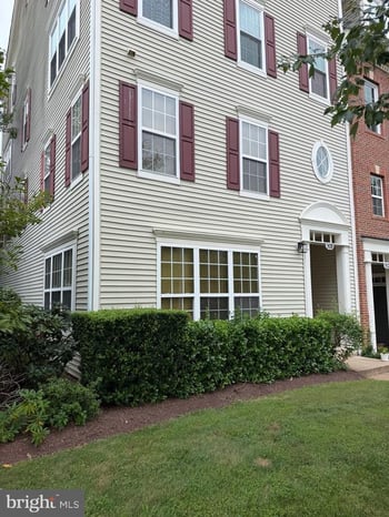 908 Orchard Ridge Dr #100, Gaithersburg, MD 20878