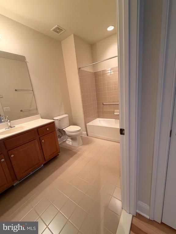 195 Castle Hill Dr, Fredericksburg, VA 22406