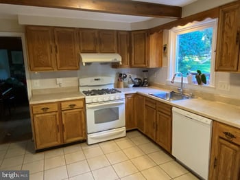 8207 Geneva Mason Rd, Potomac, MD 20854