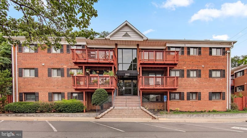 202 Skyhill Rd #8, Alexandria, VA 22314