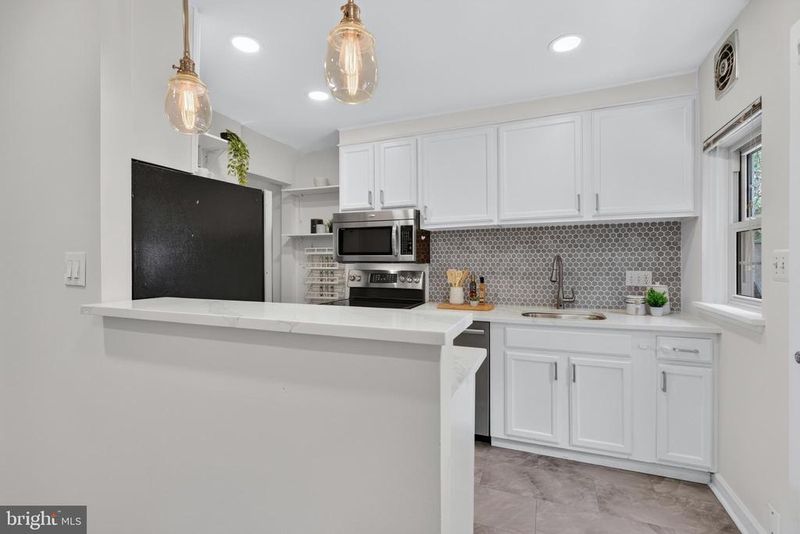 3465 S Stafford St #B, Arlington, VA 22206