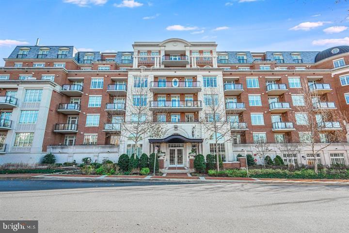 6900 Fleetwood Rd #201, Mclean, VA 22101